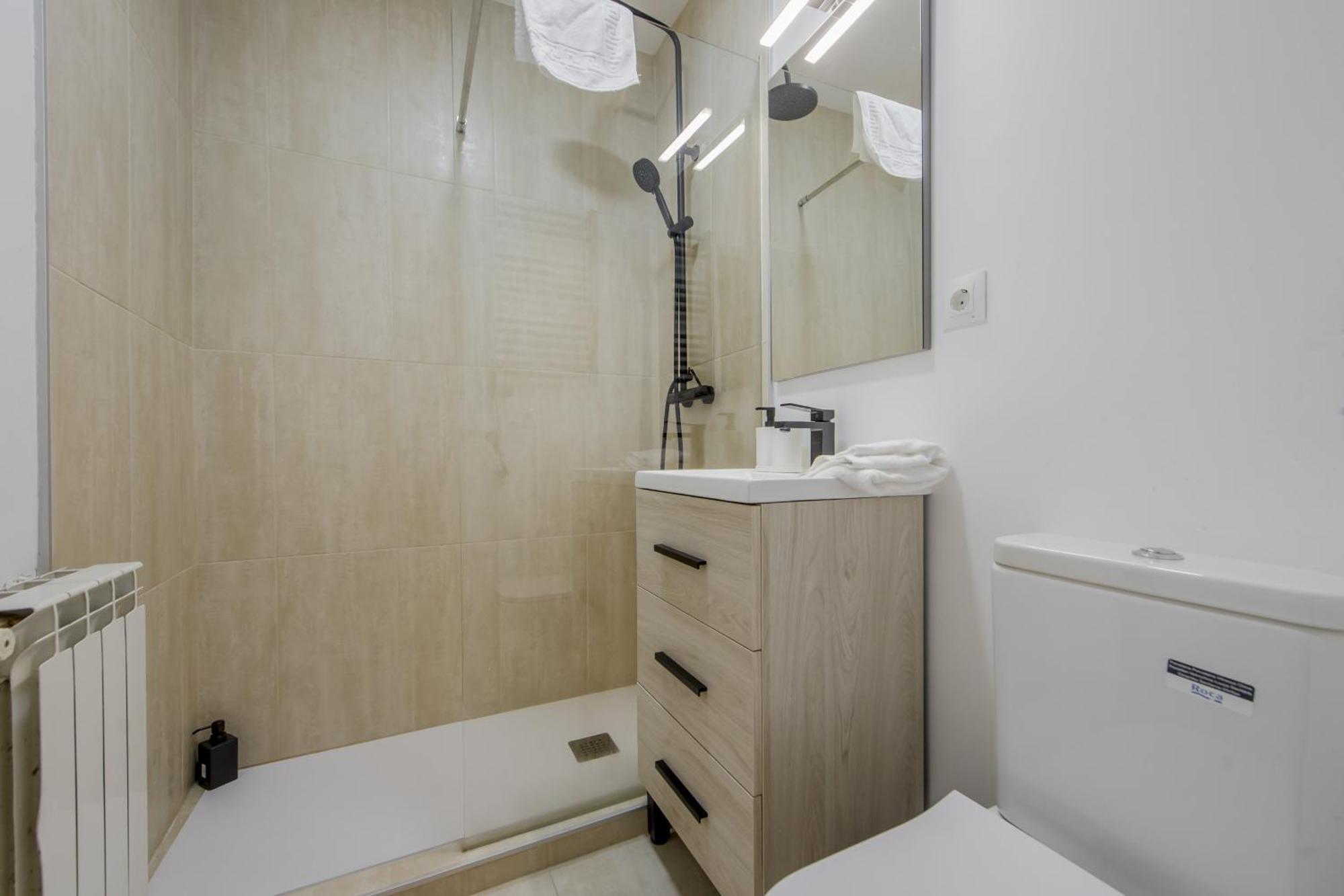 Premium Apt Para 9Pax En Calle Olmo - Centro De Madrid E1 エクステリア 写真